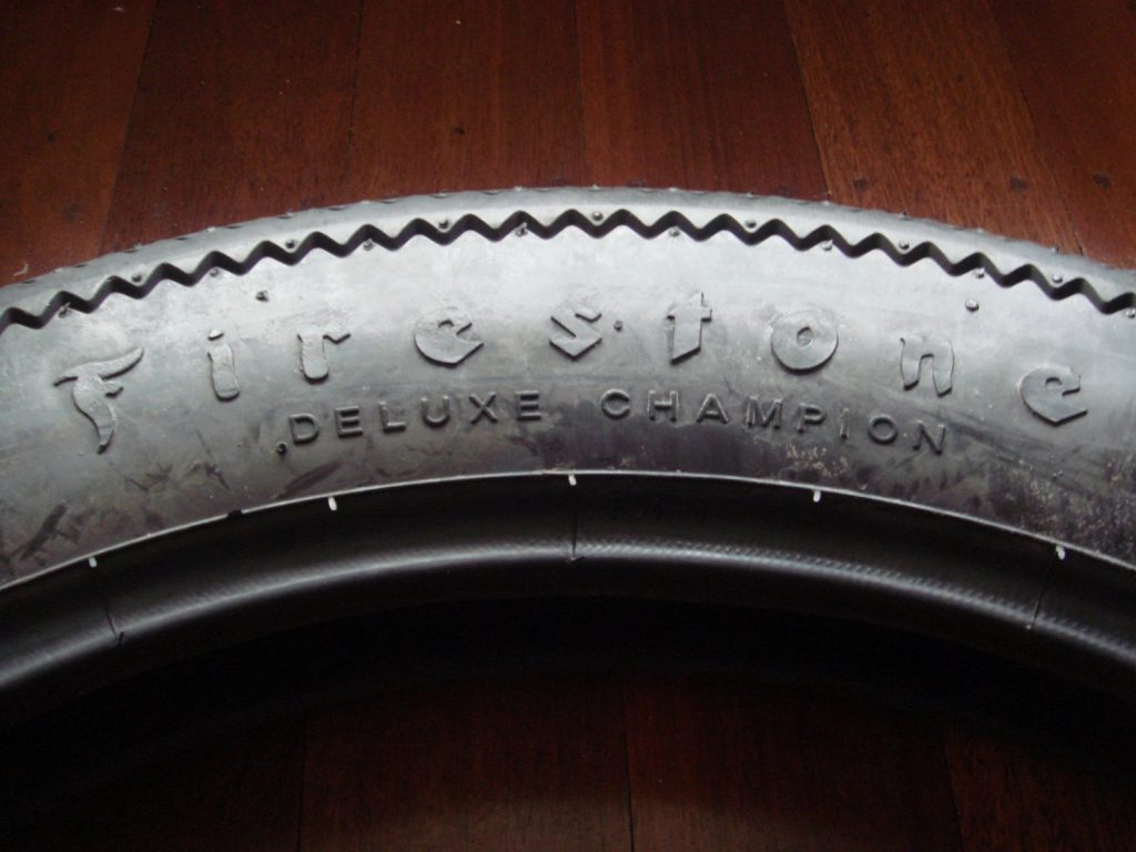 Firestone Deluxe Champion. El neumático retro © Caferaceros.com