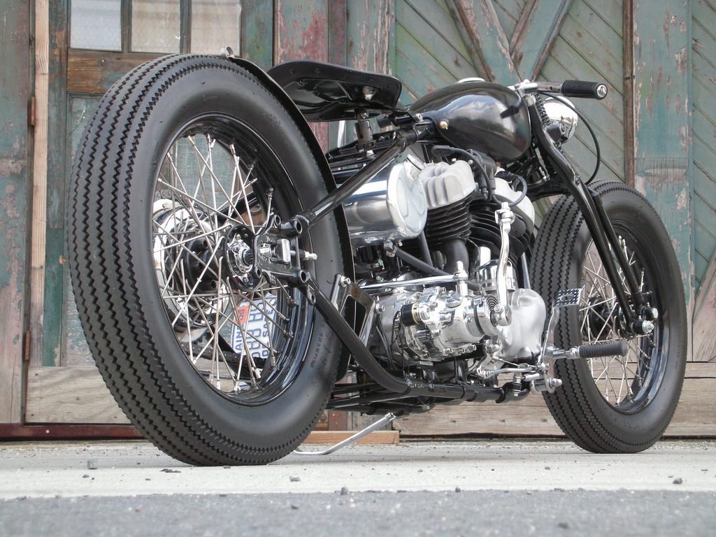 Firestone Deluxe Champion. El neumático retro © Caferaceros.com