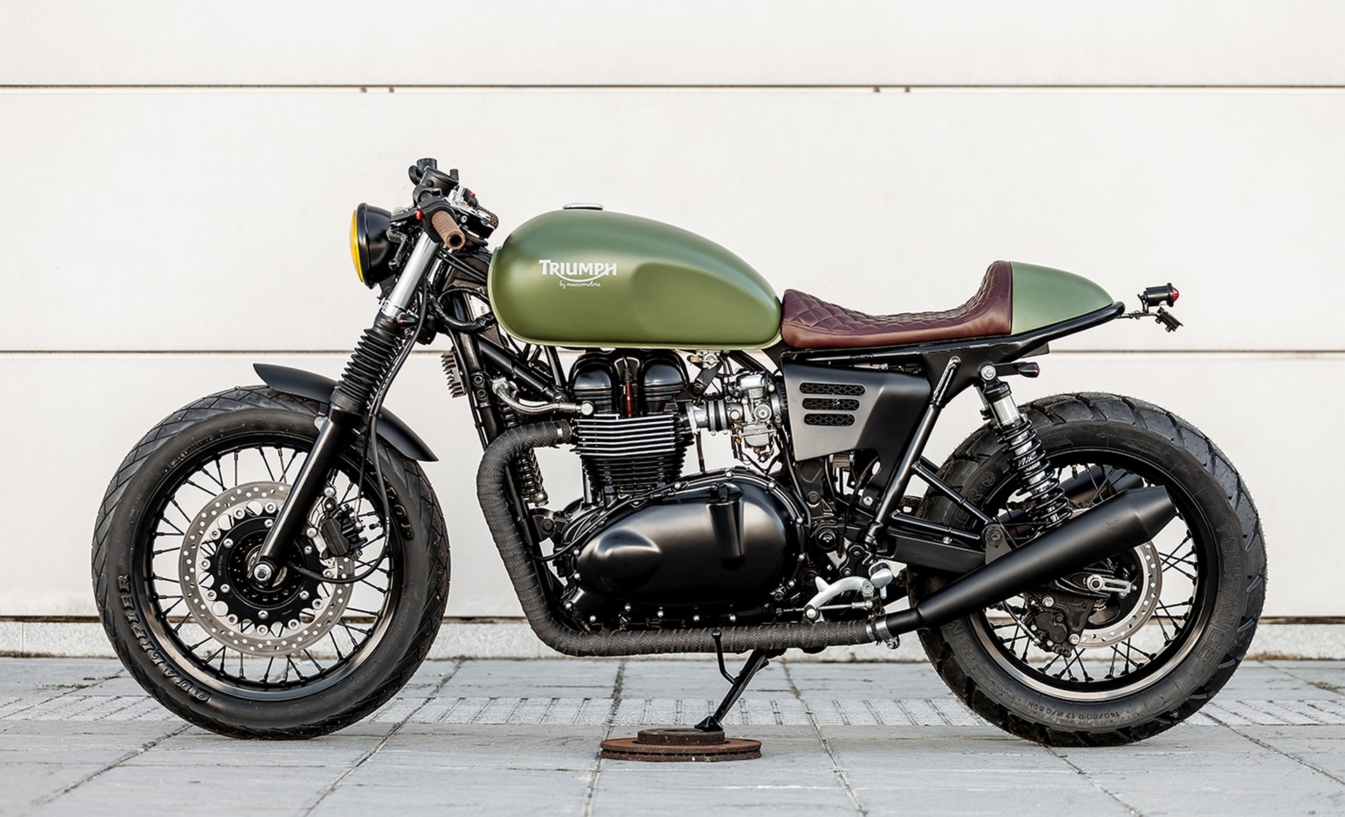 Мотоцикл racer triumph. Triumph Thruxton Custom. Triumph Bonneville Cafe Racer. Triumph Bonneville t120 Scrambler Retro.