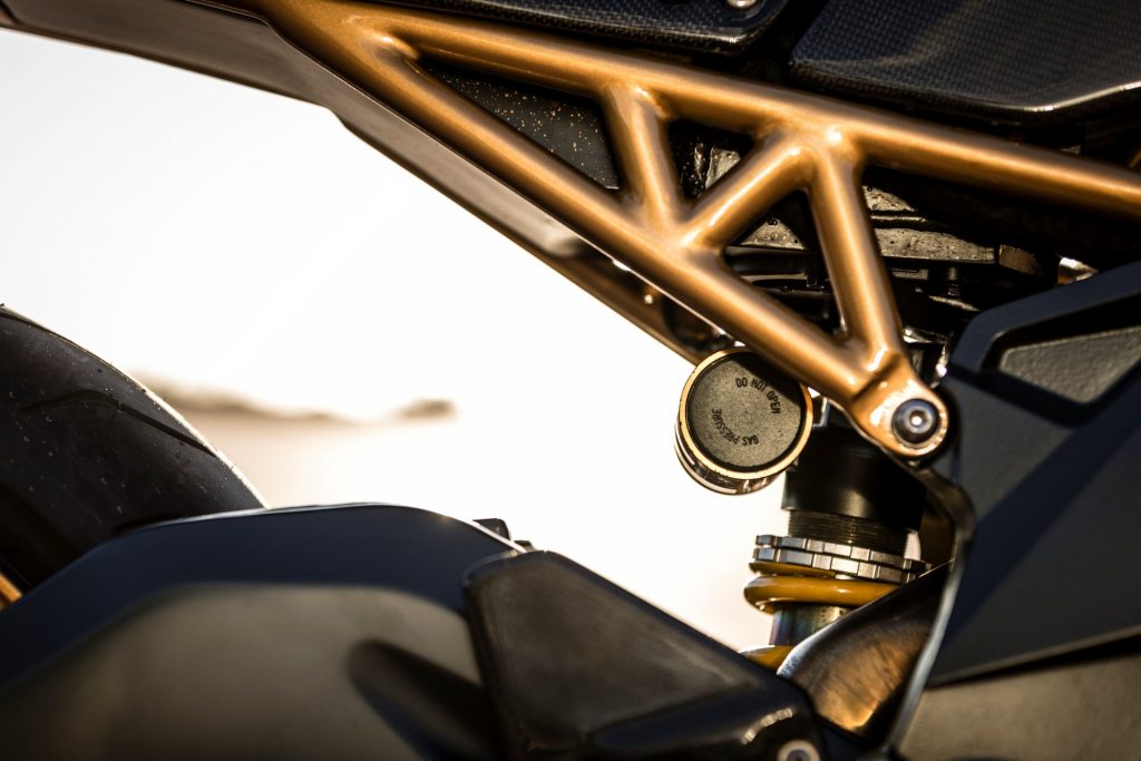 Aprilia RSV 1000 "La Pili" Cafe Racer (Kacerwagen) 54