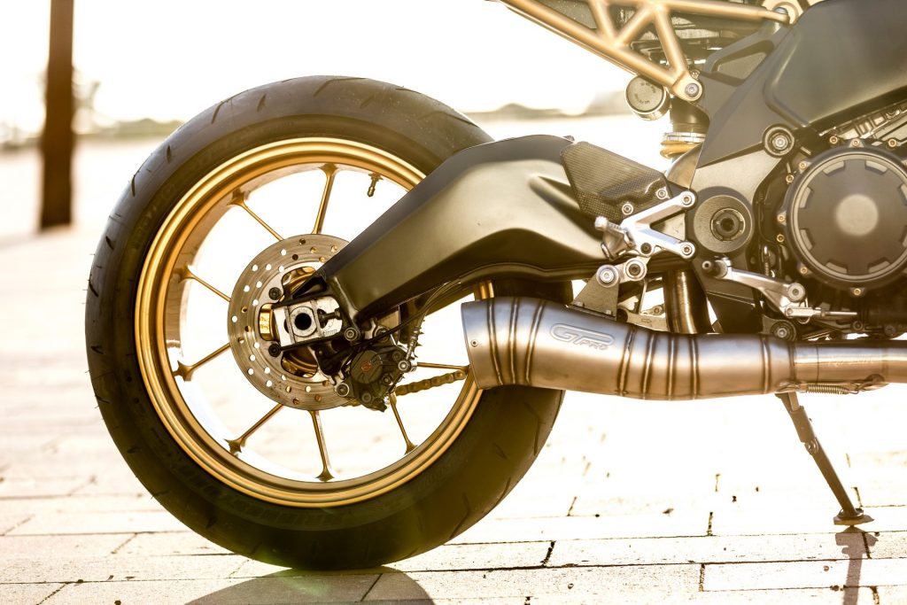 Aprilia RSV 1000 "La Pili" Cafe Racer (Kacerwagen) 52
